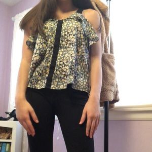 Adorable ruffled work blouse!